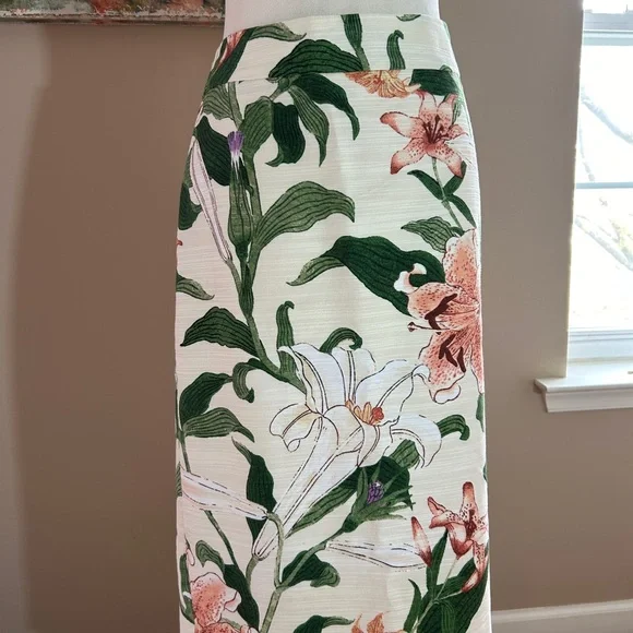Ann Taylor Green and White Floral Skirt - Picture 2 of 5